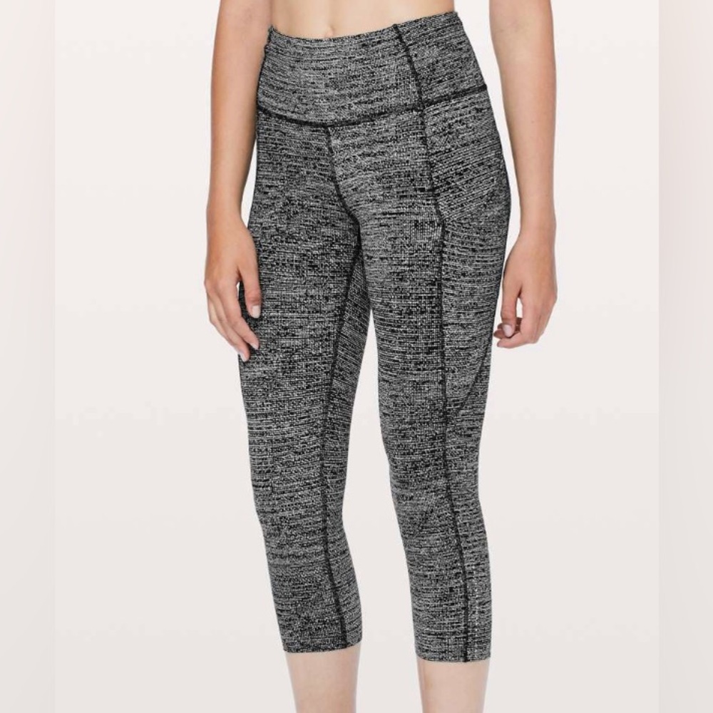 Lululemon Fast & Free Crop II Nulux 19" Size 6